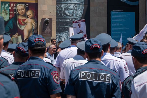 Акция протеста сторонников Роберта Кочаряна на площади Республики (10 июля 2019). Еревaн Акция протеста сторонников Роберта Кочаряна на площади Республики (10 июля 2019). Еревaн - Sputnik Армения