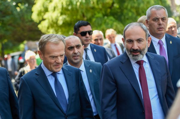 Совместная прогулка премьер-министра Армении Никола Пашиняна и председателя Европейского совета Дональда Туска (10 июля 2019). Еревaн Совместная прогулка премьер-министра Армении Никола Пашиняна и председателя Европейского совета Дональда Туска (10 июля 2019). Еревaн - Sputnik Армения