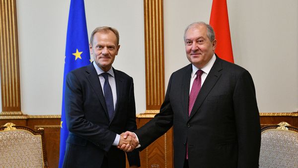 Встреча президента Армении Армена Саркисяна и председателя Европейского совета Дональда Туска (10 июля 2019). Еревaн - Sputnik Армения