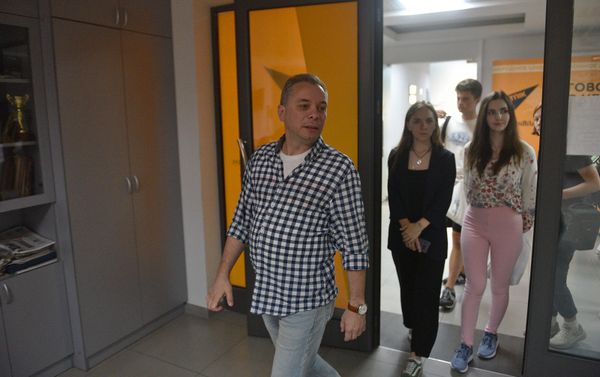 Студенты МГУ перед началом встречи с журналистом Сергеем Баблумяном и руководителем Sputnik Армения Дмитрием Писаренко в мультимедийном пресс-центре Sputnik Армения (10 июля 2019). Еревaн - Sputnik Армения