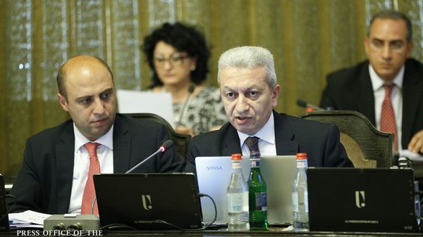 Министр финансов Атом Джанджугазян на внеочередном заседании правительства Армении (10 июля 2019). Еревaн - Sputnik Армения