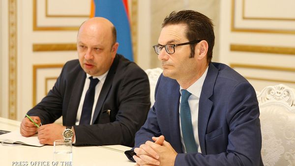 Генеральный директор компании Амбер Капитал Джозеф Угурлян и руководитель армянского офиса Карен Арабян на приеме у премьер-министра Армении (12 июля 2019). Еревaн - Sputnik Армения