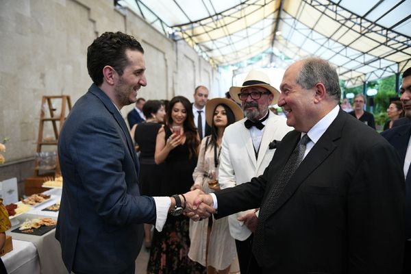 Ընդունելություն նախագահականում. Արմեն Սարգսյանն ընդունել է «Ոսկե ծիրանի» մասնակիցներին - Sputnik Արմենիա