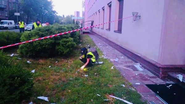 Сотрудники полиции Киева у здания телеканала 112 Украина, которое было обстреляно из гранатомета. 13 июля 2019 - Sputnik Армения
