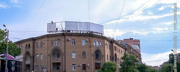Демонтаж рекламы размещённой на зданиях, представляющих историко-культурную и архитектурную ценность - Sputnik Արմենիա