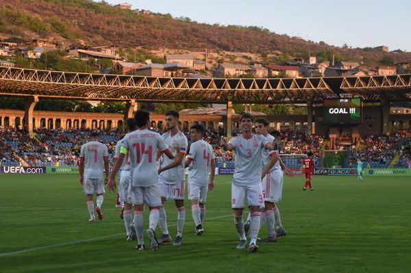 ЧЕ U19: сборная Армении по футболу проиграла в Ереване испанцам с разгромным счетом - Sputnik Армения