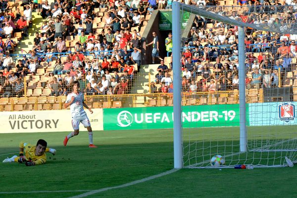 ЧЕ U19: сборная Армении по футболу проиграла в Ереване испанцам с разгромным счетом - Sputnik Армения
