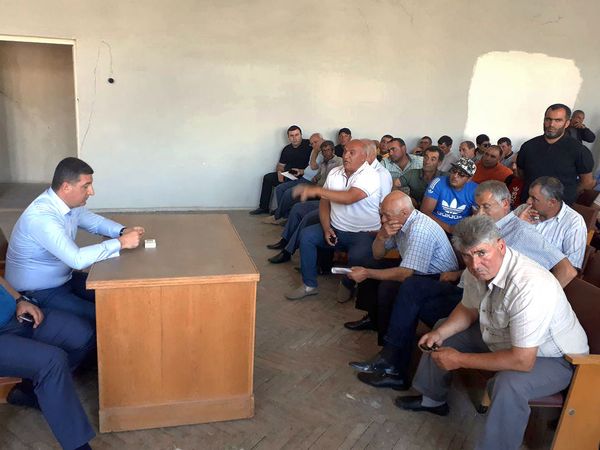 Не дают заработать на кусок хлеба: владельцы объектов возле Севана устроили митинг Не дают заработать на кусок хлеба: владельцы объектов возле Севана устроили митинг - Sputnik Армения