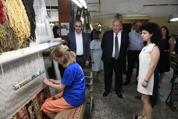 Արմեն Սարգսյանը «Մեգերյան կարպետին» առաջարկել է գործունեություն ծավալել նաև Գյումրիում Արմեն Սարգսյանը «Մեգերյան կարպետին» առաջարկել է գործունեություն ծավալել նաև Գյումրիում - Sputnik Արմենիա