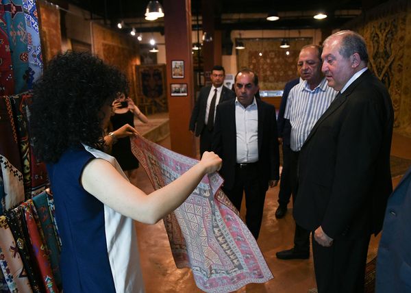 Արմեն Սարգսյանը «Մեգերյան կարպետին» առաջարկել է գործունեություն ծավալել նաև Գյումրիում Արմեն Սարգսյանը «Մեգերյան կարպետին» առաջարկել է գործունեություն ծավալել նաև Գյումրիում - Sputnik Արմենիա