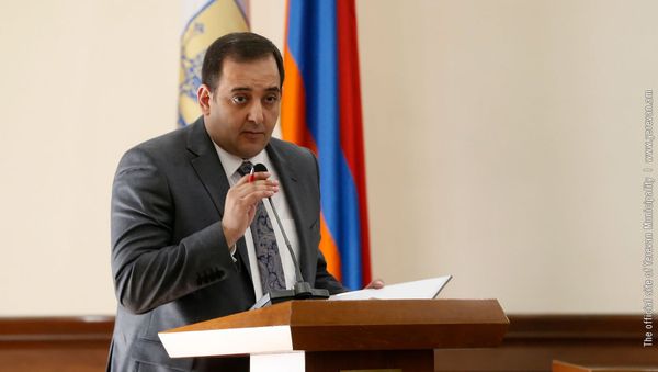 Выступление начальника управления по охране природы столицы Хачика Акопяна на совете старейшин (12 февраля 2019). Еревaн - Sputnik Армения