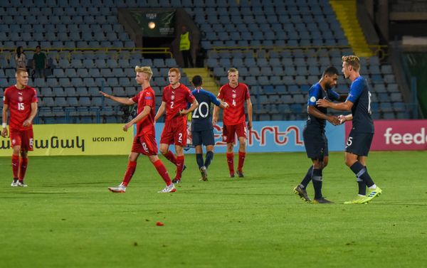 Футбольный матч ЧЕ U-19 между молодежными сборными Чехии и Франции (15 июля 2019). Еревaн Футбольный матч ЧЕ U-19 между молодежными сборными Чехии и Франции (15 июля 2019). Еревaн - Sputnik Армения