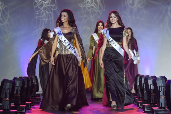 Участницы конкурса красоты Мисс мира - Армения 2019 Милена Терян (Новая Зеландия) и Моника Григорян (Ванадзор) - Sputnik Армения