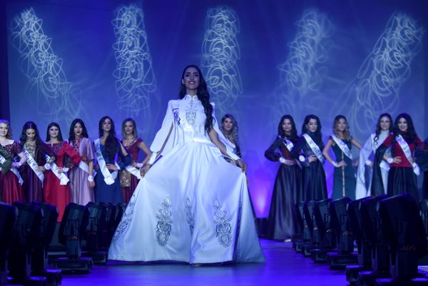 Участница конкурса красоты Мисс мира - Армения 2019 Мелания Арзуманян (Тегеран) - Sputnik Армения