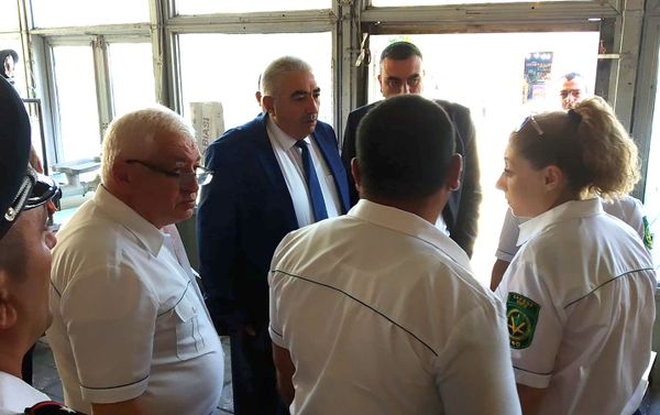 Сотрудники гос.службы по безопасности пищевых продуктов провели повторные санитарные проверки в Гюмри (16 июля 2019). Гюмри Сотрудники гос.службы по безопасности пищевых продуктов провели повторные санитарные проверки в Гюмри (16 июля 2019). Гюмри - Sputnik Армения
