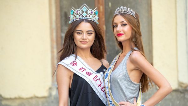 Победительницы конкурсов красоты Мисс мира - Армения 2019 Лиана Воскерчян и Мисс Вселенная - Армения 2019 Даяна Давтян - Sputnik Армения