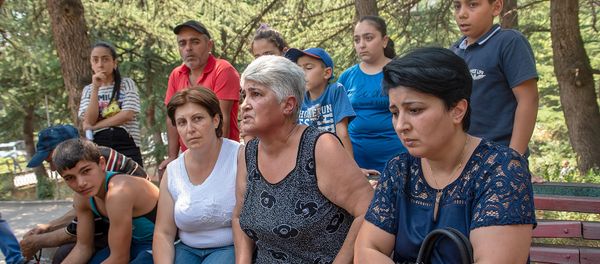 Жители Иджевана будут намеренно сидеть здесь до тех пор, пока задержанных не отпустят - Sputnik Армения