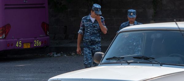 Полицейские на улицах в Иджеване - Sputnik Արմենիա