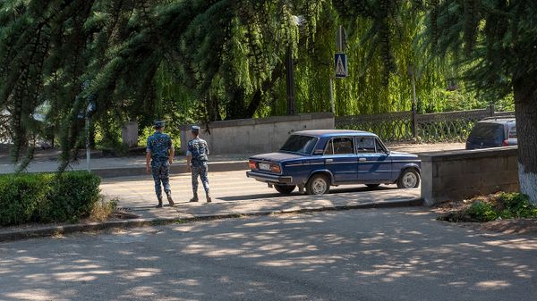 Полицейские на улицах в Иджеване - Sputnik Արմենիա