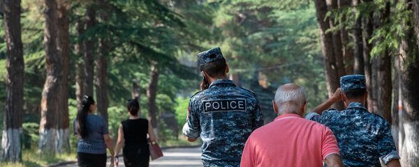 Полицейские на улицах в Иджеване Полицейские на улицах в Иджеване - Sputnik Արմենիա