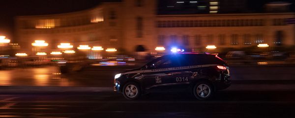 Автомобиль патрульной службы на площади Республики - Sputnik Армения