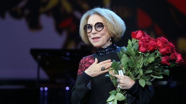 Актриса Инна Чурикова на XXVI церемонии награждения лауреатов театральной премии Хрустальная Турандот (18 сентября 2017). Москвa - Sputnik Армения