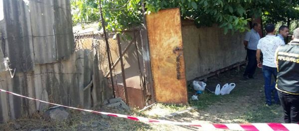 Сотрудники правоохранительных органов изучают место преступления (19 июля 2019). Сисиан - Sputnik Армения