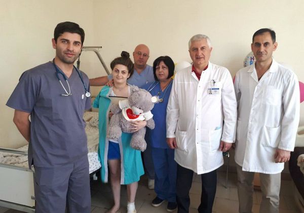 Армянские врачи поставили на ноги выжившую в жутком ДТП в Грузии девушку - Sputnik Армения