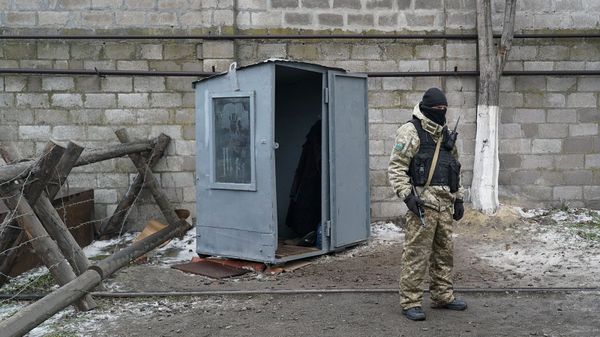 Украинский военнослужащий в Мариуполе - Sputnik Армения