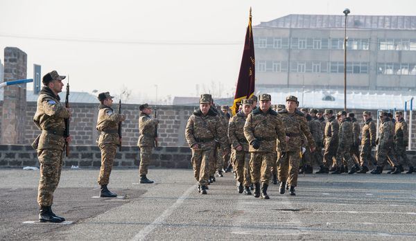 Торжественный марш миротворческой бригады ВС Армении Торжественный марш миротворческой бригады ВС Армении - Sputnik Армения