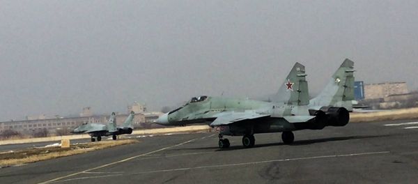 Российские летчики организовали авиашоу на военном аэродроме Эребуни - Sputnik Армения