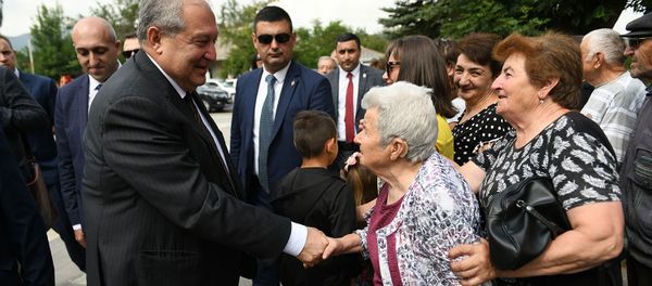 Рабочий визит президента Армена Саркисяна в Лорийскую область (20 июля 2019). Степанаван Рабочий визит президента Армена Саркисяна в Лорийскую область (20 июля 2019). Степанаван - Sputnik Արմենիա