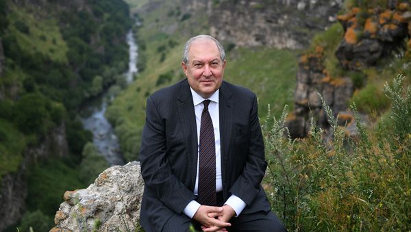 Президент Армен Саркисян посетил Лорийскую крепость в рамках рабочего визита в Лорийскую область (20 июля 2019). Степанаван - Sputnik Արմենիա