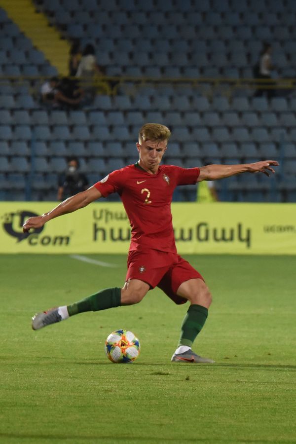 ЧЕ U19 в Ереване: сборная Армении проиграла португальцам со счетом 0:4 ЧЕ U19 в Ереване: сборная Армении проиграла португальцам со счетом 0:4 - Sputnik Армения