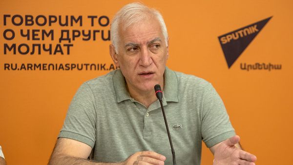 Ваагн Хачатрян на пресс-конференции – Первоочередные задачи нынешних властей Еревана. Год спустя (22 июля 2019). Еревaн - Sputnik Արմենիա