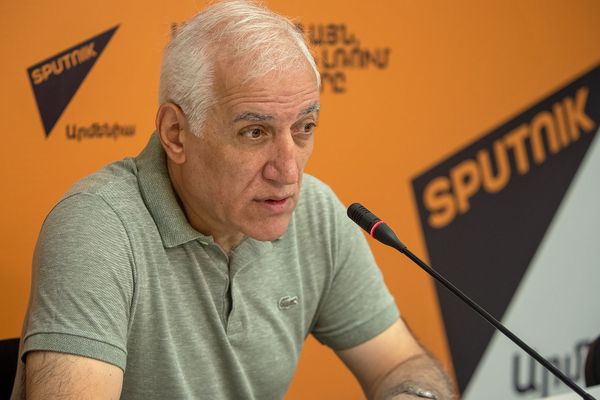 Проблемы с локомотивом: что ждет экономику Армении в конце года - Sputnik Армения