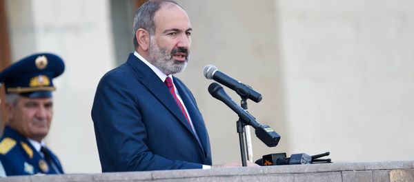 Премьер-министр Никол Пашинян во время церемонии награждения выпускников военно-учебных заведений (22 июля 2019). Еревaн Премьер-министр Никол Пашинян во время церемонии награждения выпускников военно-учебных заведений (22 июля 2019). Еревaн - Sputnik Армения