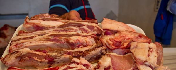 Протухшее мясо на рынке в Еревaне - Sputnik Արմենիա
