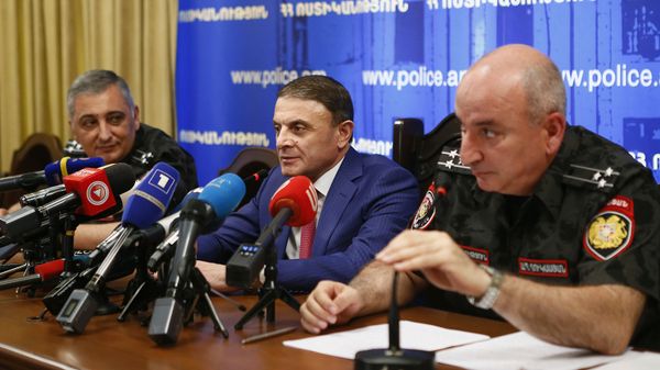Пресс конференция Начальника полиции Валерия Осипяна Пресс конференция Начальника полиции Валерия Осипяна - Sputnik Армения