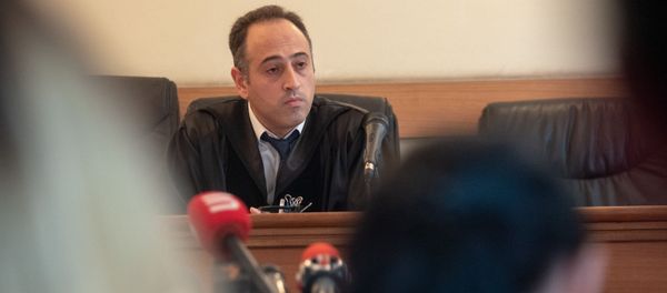 Судья Арсен Никогосян на заседании суда по вопросу частичного снятия ареста с имущества Роберта Кочаряна (24 июля 2019). Еревaн - Sputnik Արմենիա