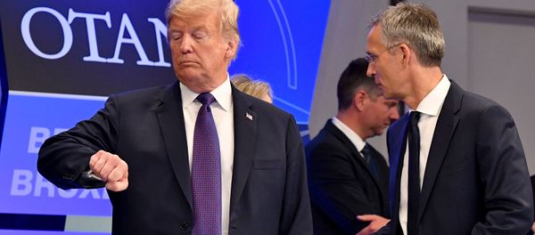 Президент США Дональд Трамп и генсек НАТО Йенс Столтенберг во время двухдневного саммита НАТО (11 июля 2018). Брюссель - Sputnik Армения