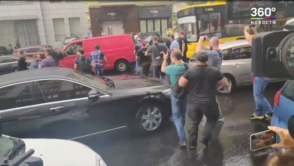 Нападение на экс-президента Украины Петра Порошенко - Sputnik Արմենիա