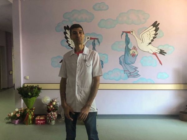 Из Гюмри в Судан: врач Армен Мкртчян временно заменит легендарного Тома Катену Из Гюмри в Судан: врач Армен Мкртчян временно заменит легендарного Тома Катену - Sputnik Армения