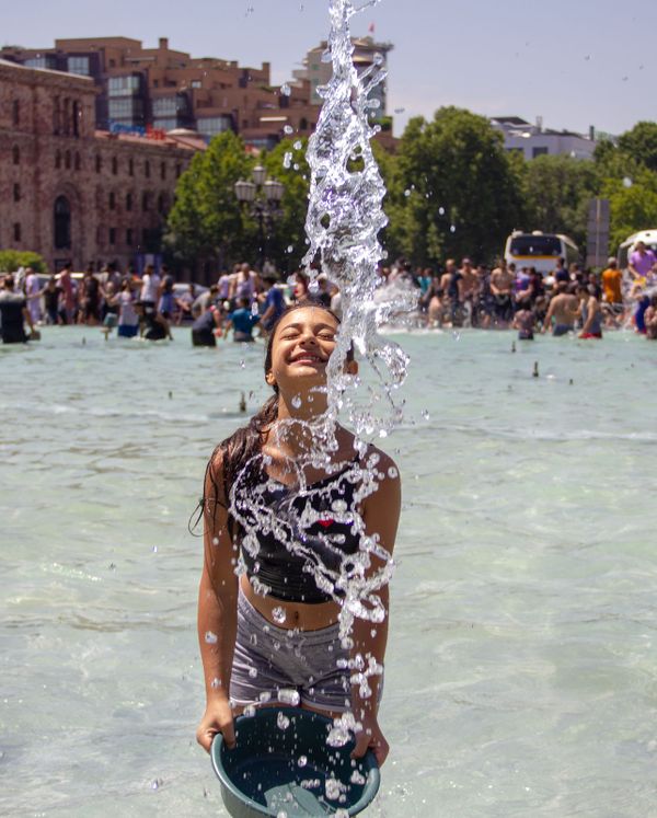 «Սա մի հրաշք տոն է». Երևանի թրջված զբոսաշրջիկները և՛ զարմացած են, և՛ հիացած. լուսանկարներ - Sputnik Արմենիա