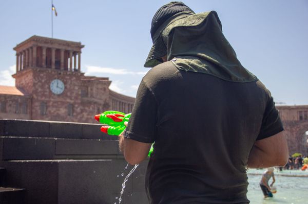 «Սա մի հրաշք տոն է». Երևանի թրջված զբոսաշրջիկները և՛ զարմացած են, և՛ հիացած. լուսանկարներ - Sputnik Արմենիա