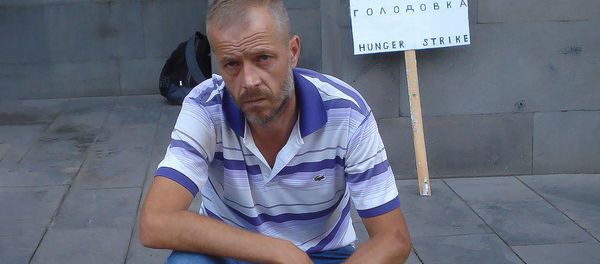 Цолак Хачатрян объявил голодовку перед Домом правительства (29 июля 2019). Еревaн - Sputnik Արմենիա