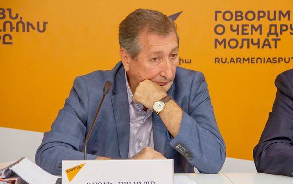 Гагик Асланян на пресс-конференции на тему Кто и как под видом реформ управляет АГЭУ? (30 июля 2019). Еревaн - Sputnik Армения