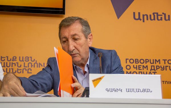 Гагик Асланян на пресс-конференции на тему Кто и как под видом реформ управляет АГЭУ? (30 июля 2019). Еревaн - Sputnik Армения