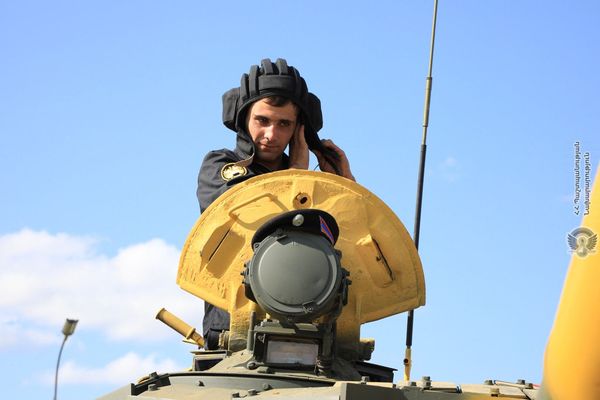 Военнослужащий армянской команды во время подготовки к международным соревнованиям Танковый биатлон-2019 на подмосковном полигоне Алабино - Sputnik Армения