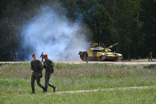 Танк Т-72Б3 команды армии Армении во время подготовки к международным соревнованиям Танковый биатлон-2019 на подмосковном полигоне Алабино - Sputnik Армения